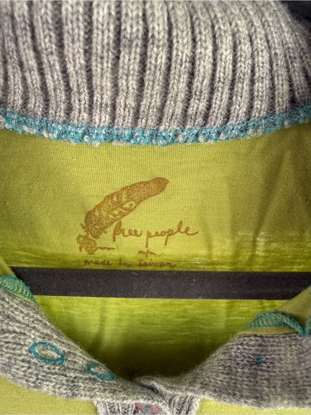 Free People Light lime Green Tunic Sweater dress with Heather Gray Trim - Picture 4 of 7